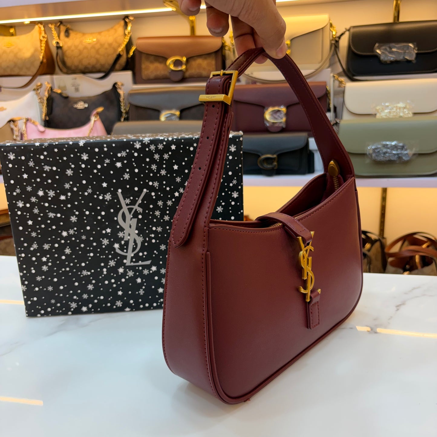 YSL LE 5 À 7 IN MATTE PATENT LEATHER Wine