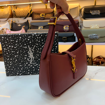 YSL LE 5 À 7 IN MATTE PATENT LEATHER Wine