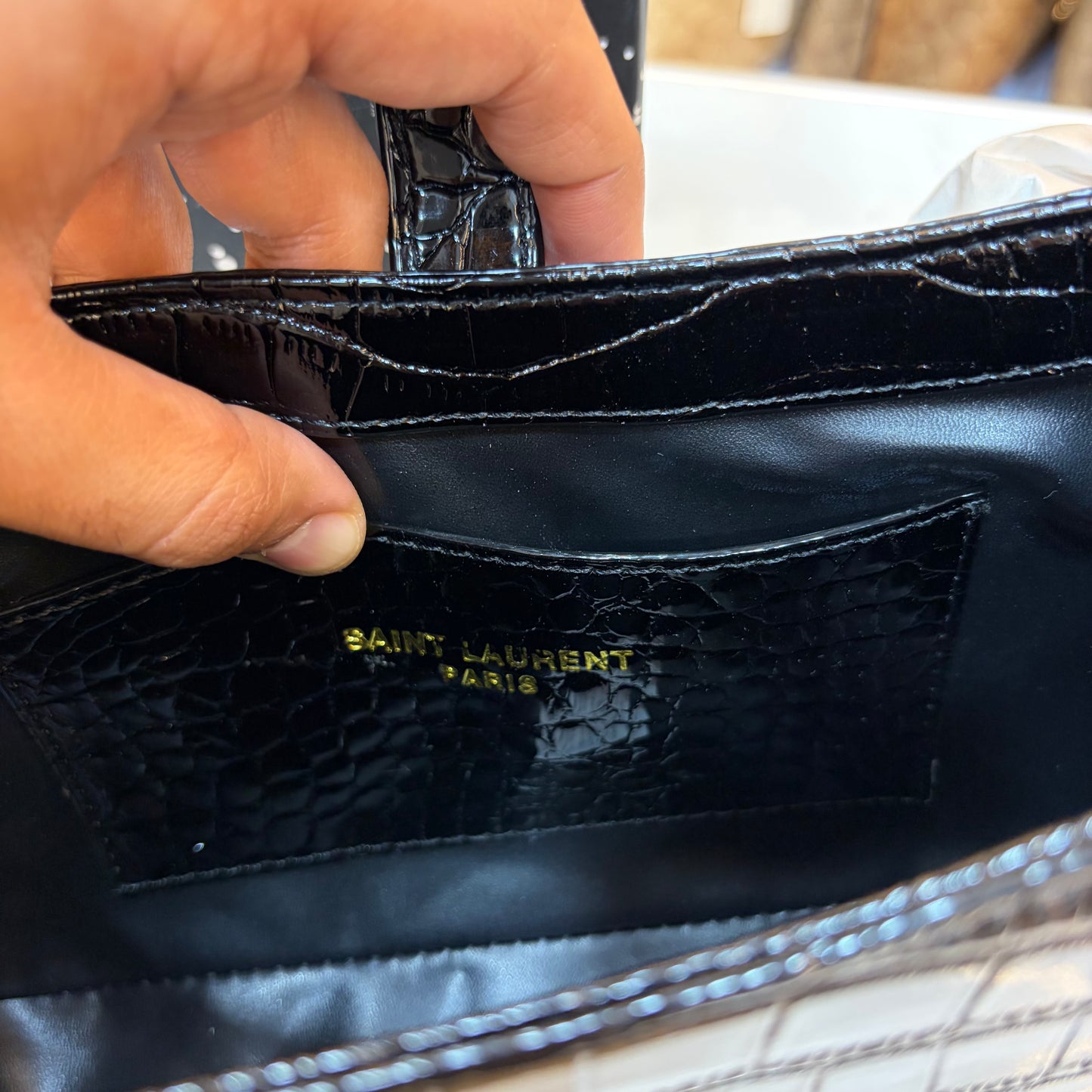 YSL LE 5 À 7 IN EMBOSSED PATENT LEATHER Gloss Black