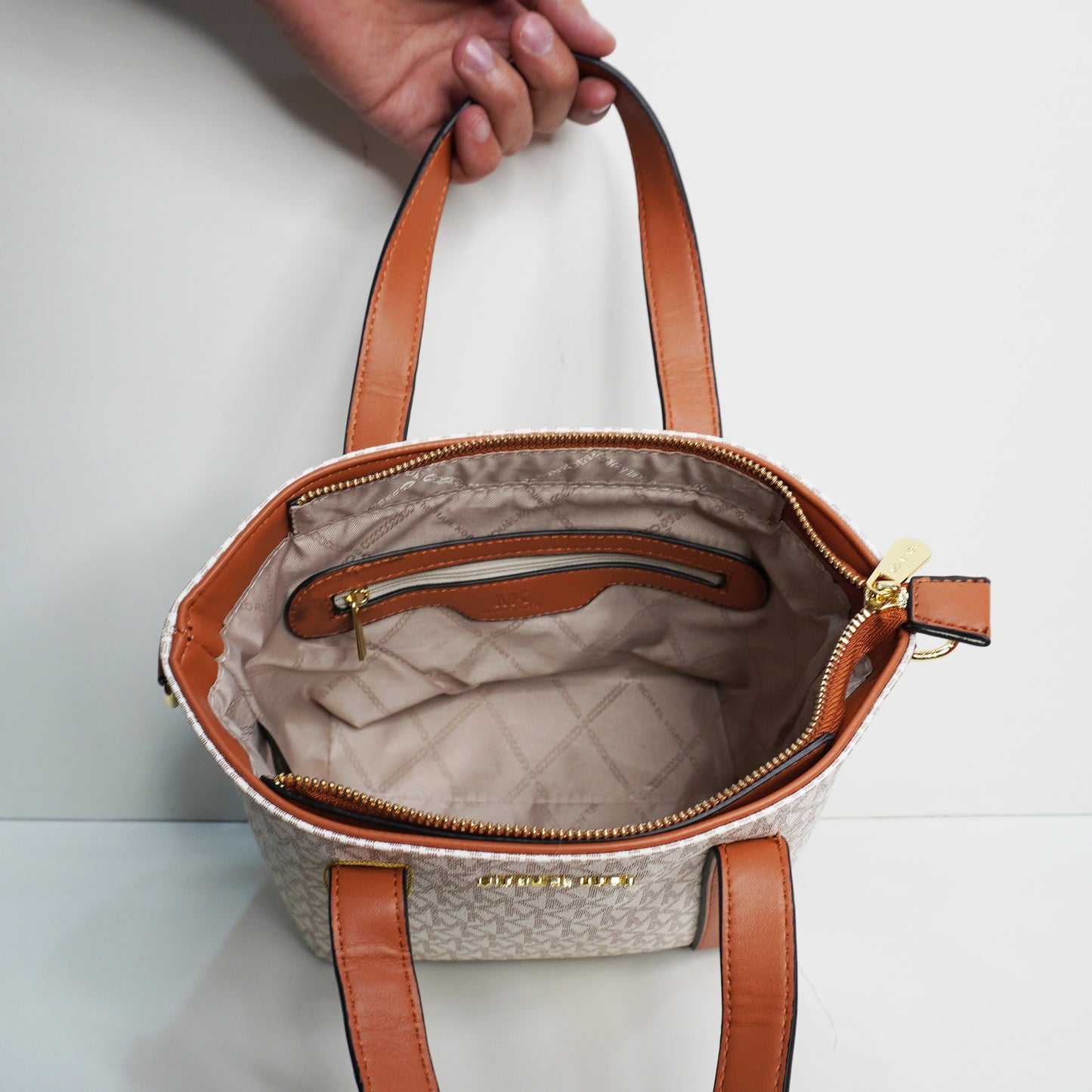 MK08 Satchel Bag With Detachable Sling - White