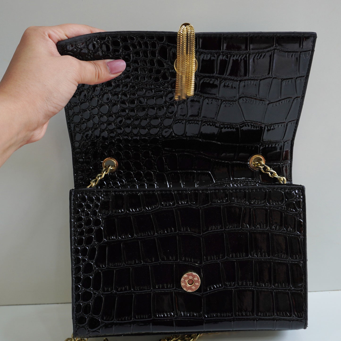 YS02 Glossy Black Croc-Embossed Chain Bag - Black