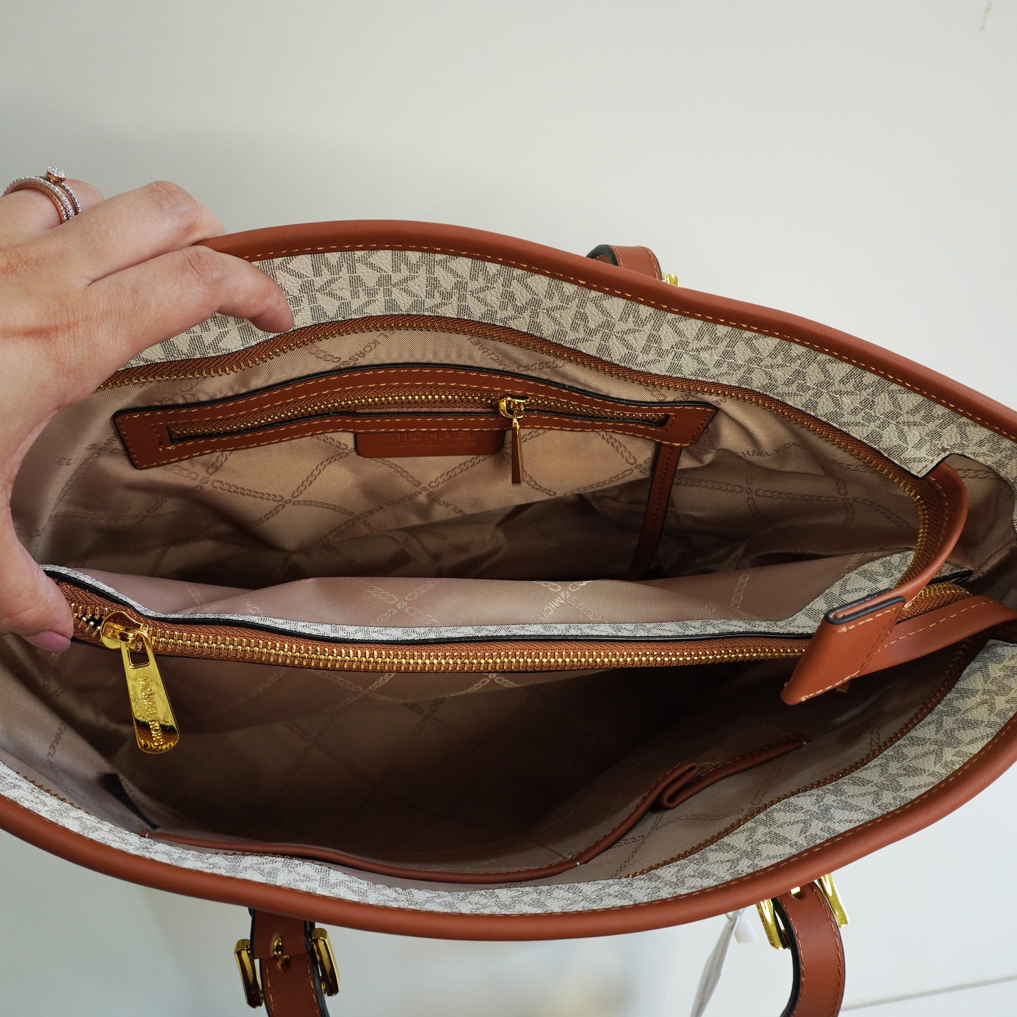 MK32 Tote Bag - White Monogram