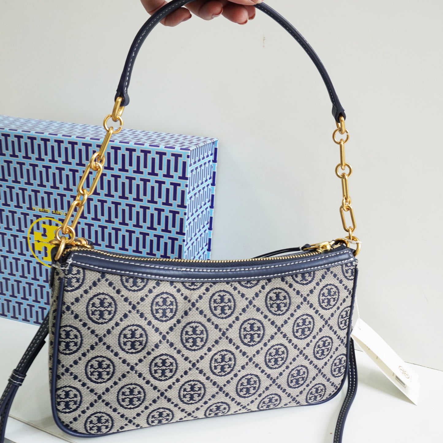 TB22 - Minimalist Jacquard Shoulder Bag in Italian Leather