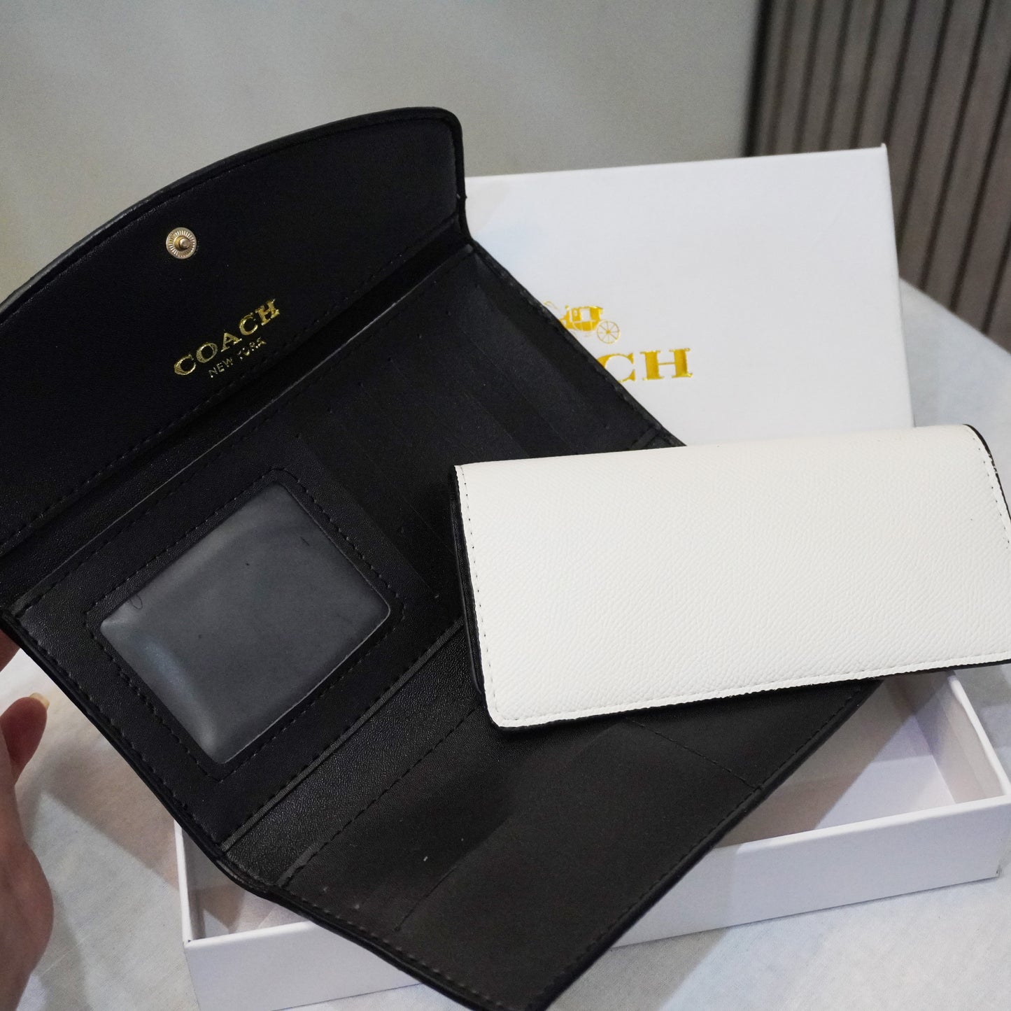 CH549 - Long Wallet - Pale Yellow White