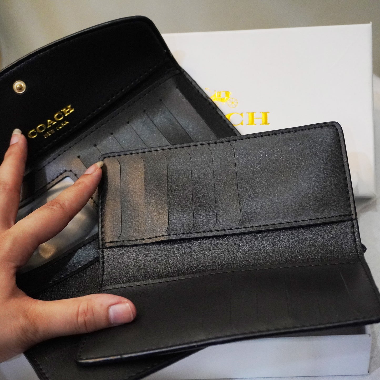 CH549 - Long Wallet - Pale Yellow White