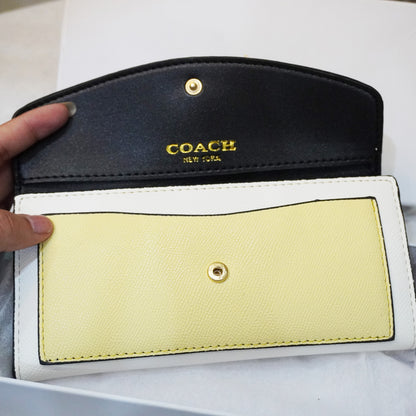 CH549 - Long Wallet - Pale Yellow White