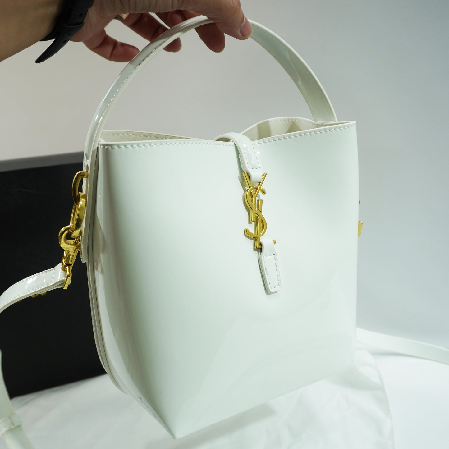 Ysl565 - Bucket Style Sling - White