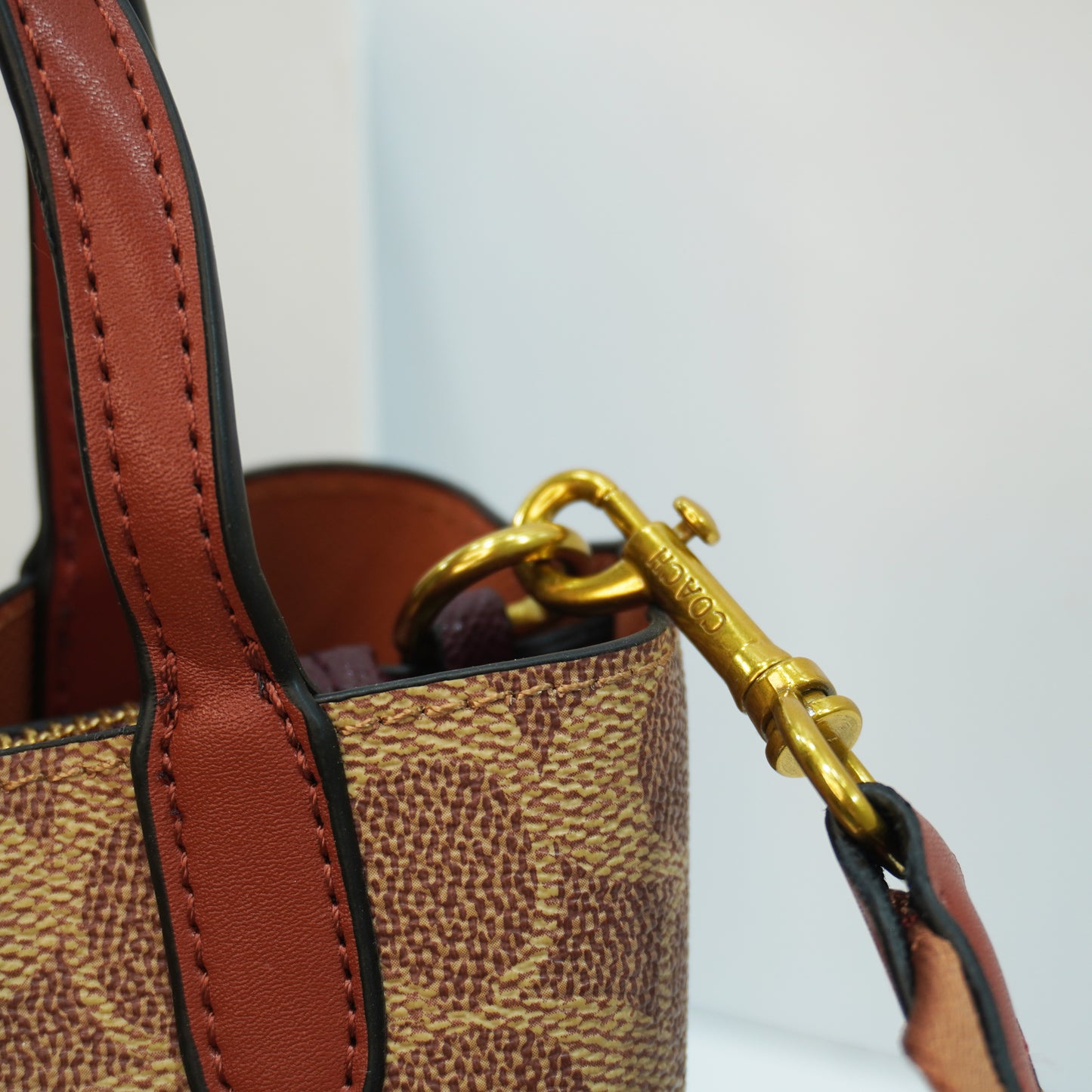 CH377 - Sling/Crossbody - Signature Print tan brown colour