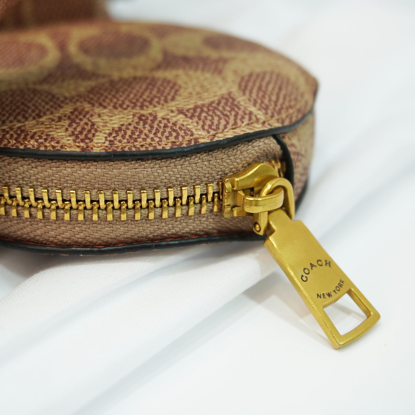 CH377 - Sling/Crossbody - Signature Print tan brown colour