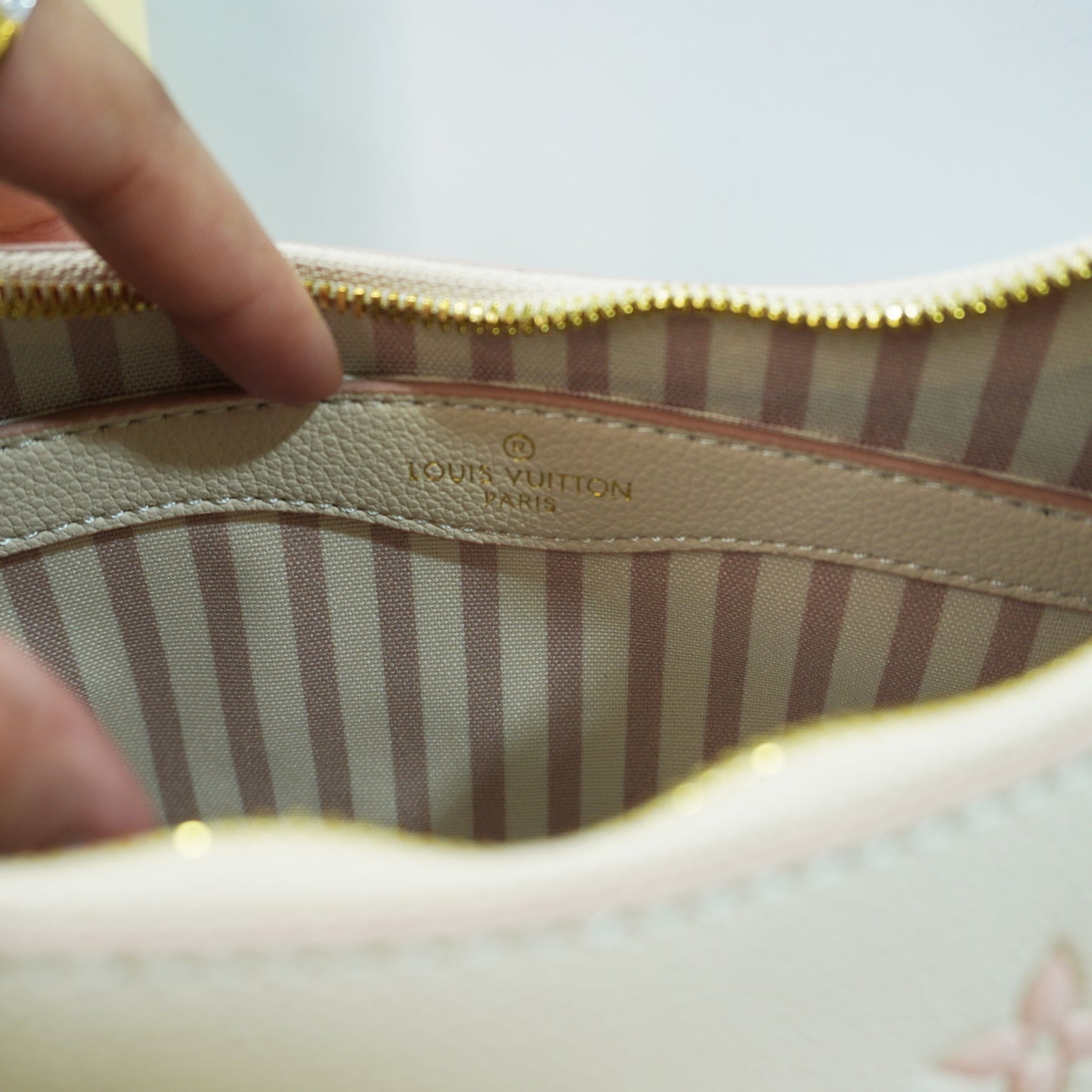 LV607 - Shoulder - Cream Powder Pink