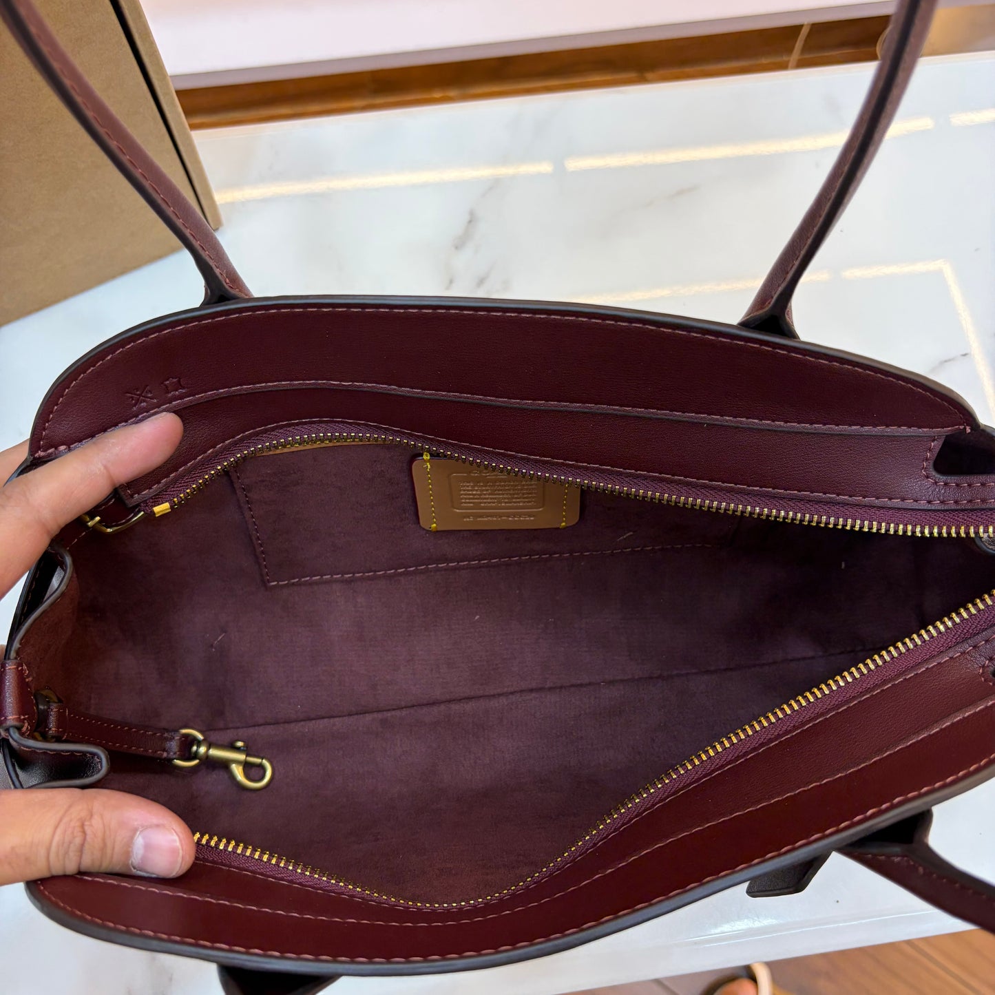 COCH Empire Carryall 34 Shoulder Bag - Wine