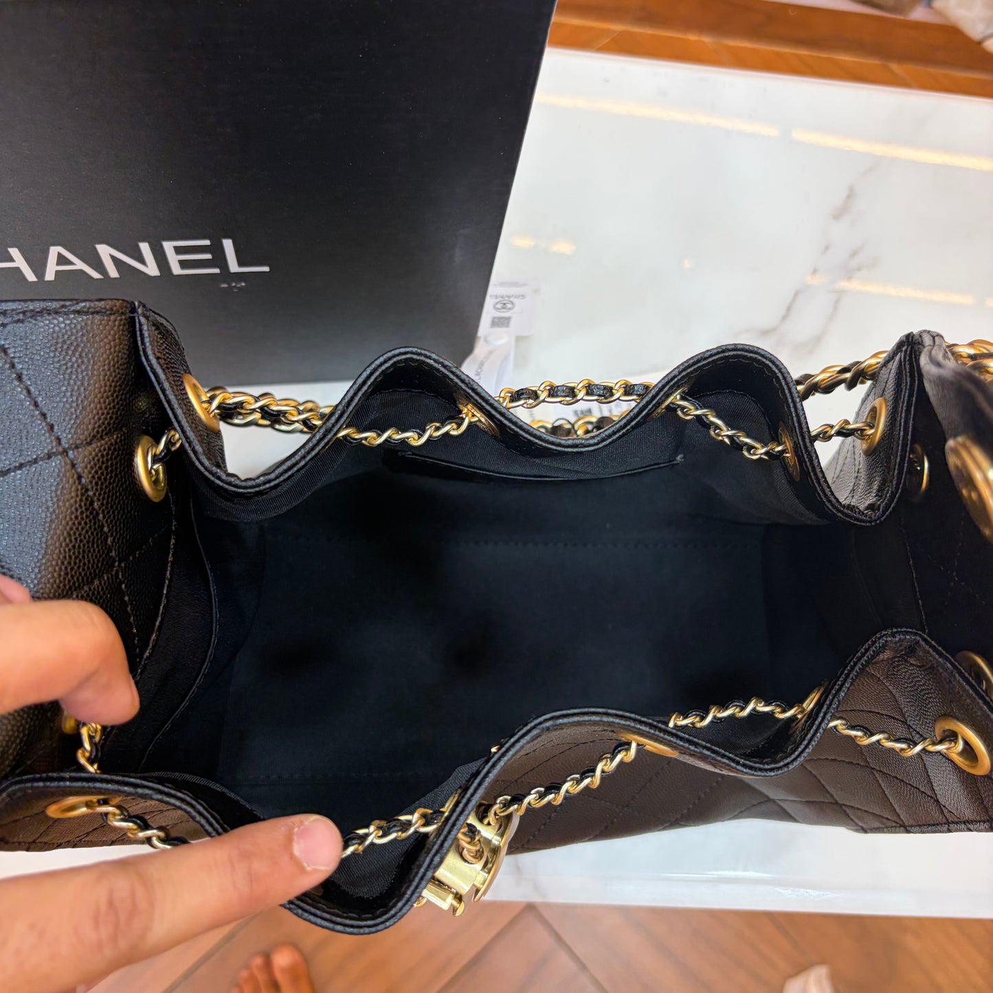 Chanel 25 Medium Handbag - Black