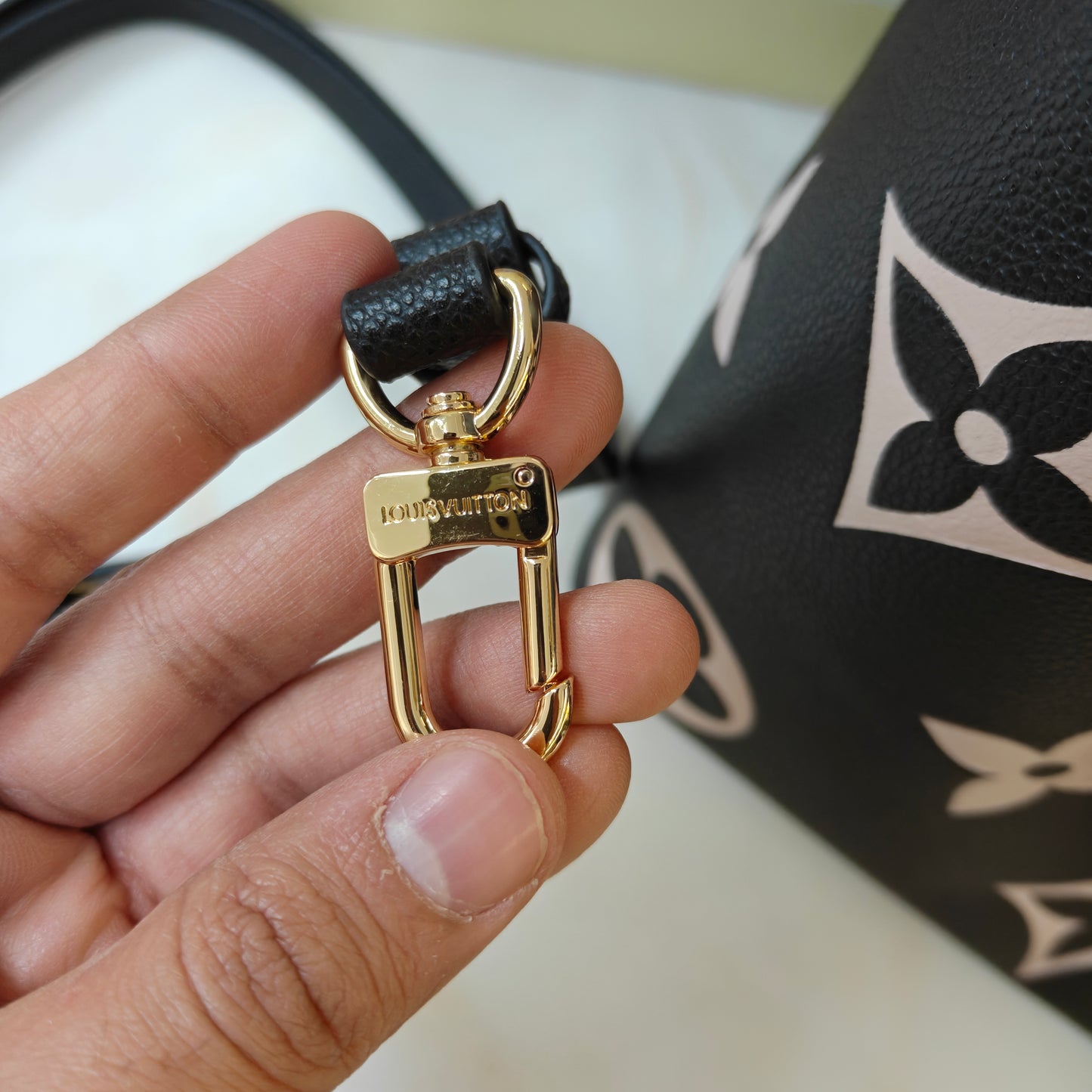 LVN Neo Neo MM - Bucket Bag (Ultra Premium) - Black