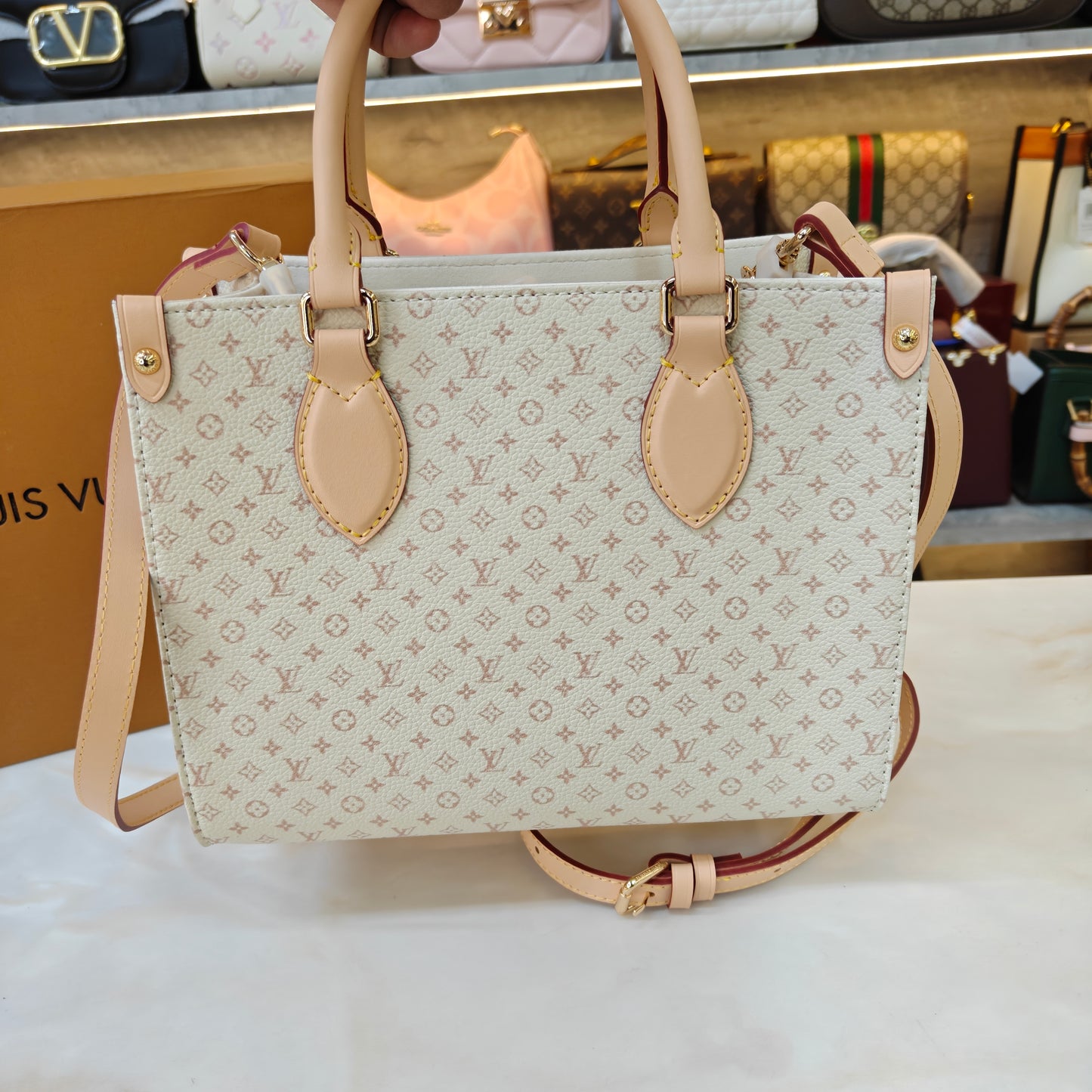 LV On The Go! - Medium Size (Ultra Premium)