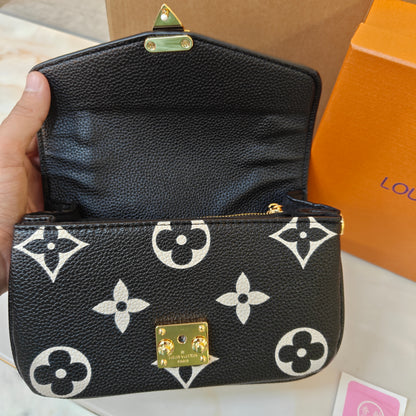 LV559 - Shoulder - Black Ultra Premium Double Box