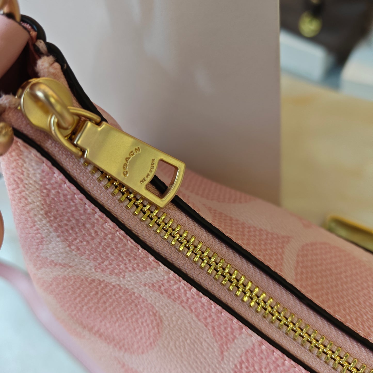 CH Teri Hobo (Ultra Premium)