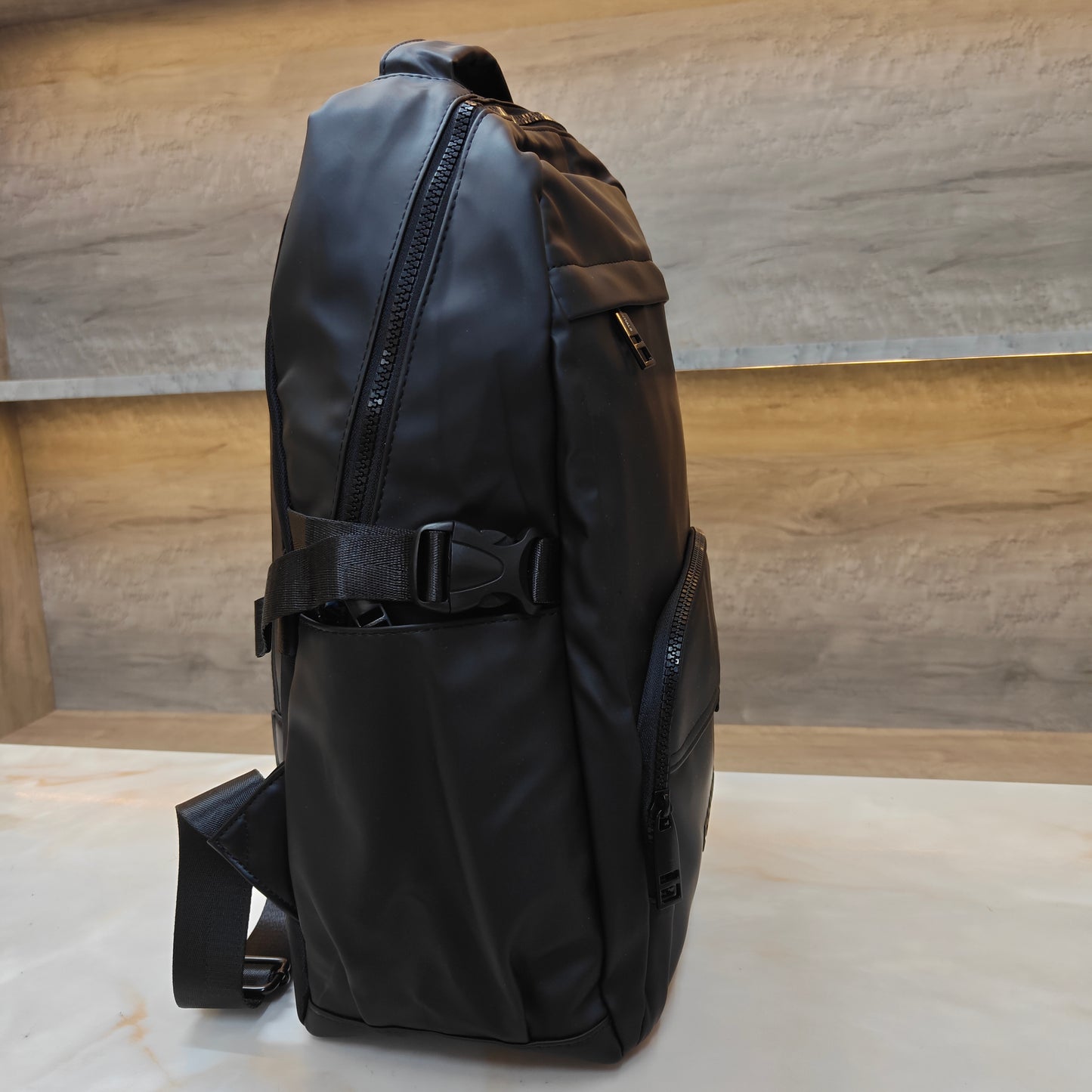 Essentials23 Bagpack (Solid Black)