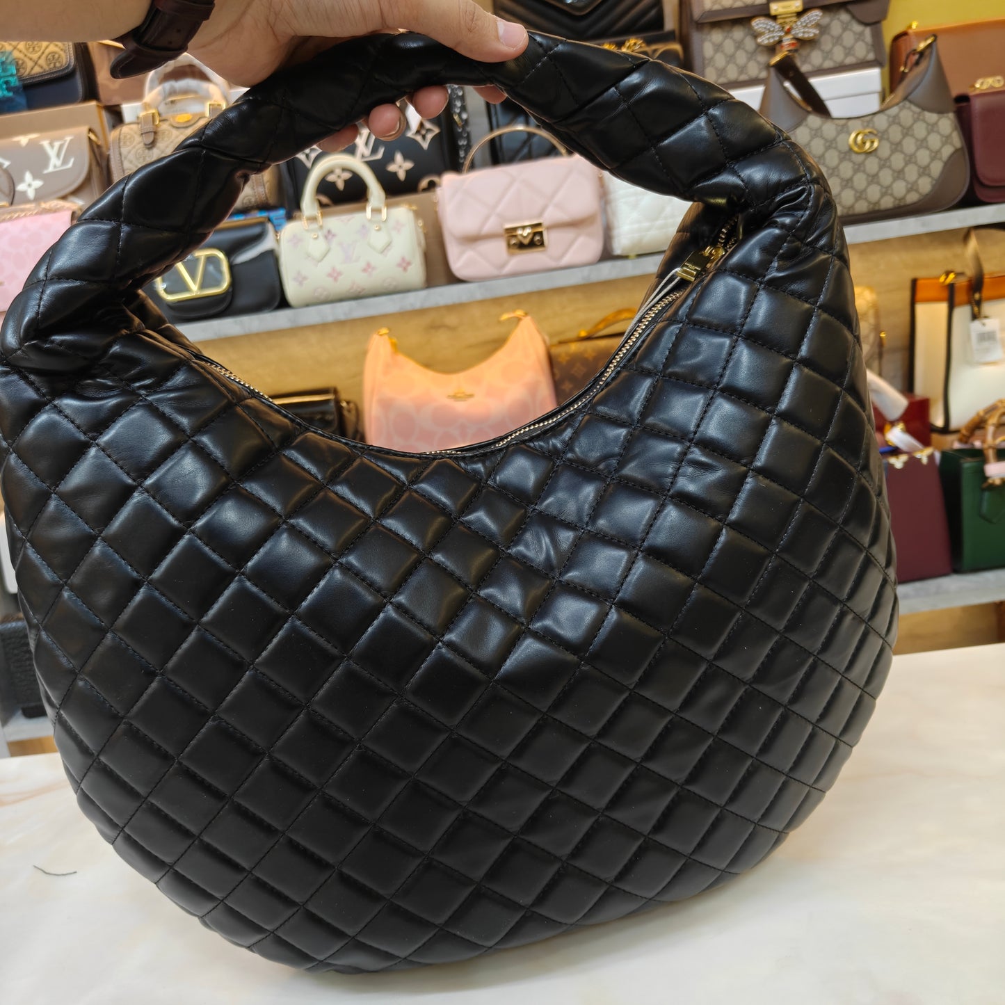 YSL9 Icare Hobo In Quilted Napa Black