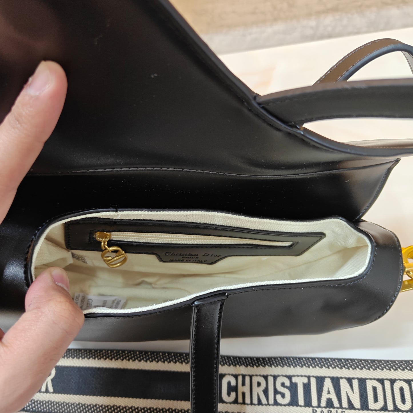 CD - Saddle (Plain Black)