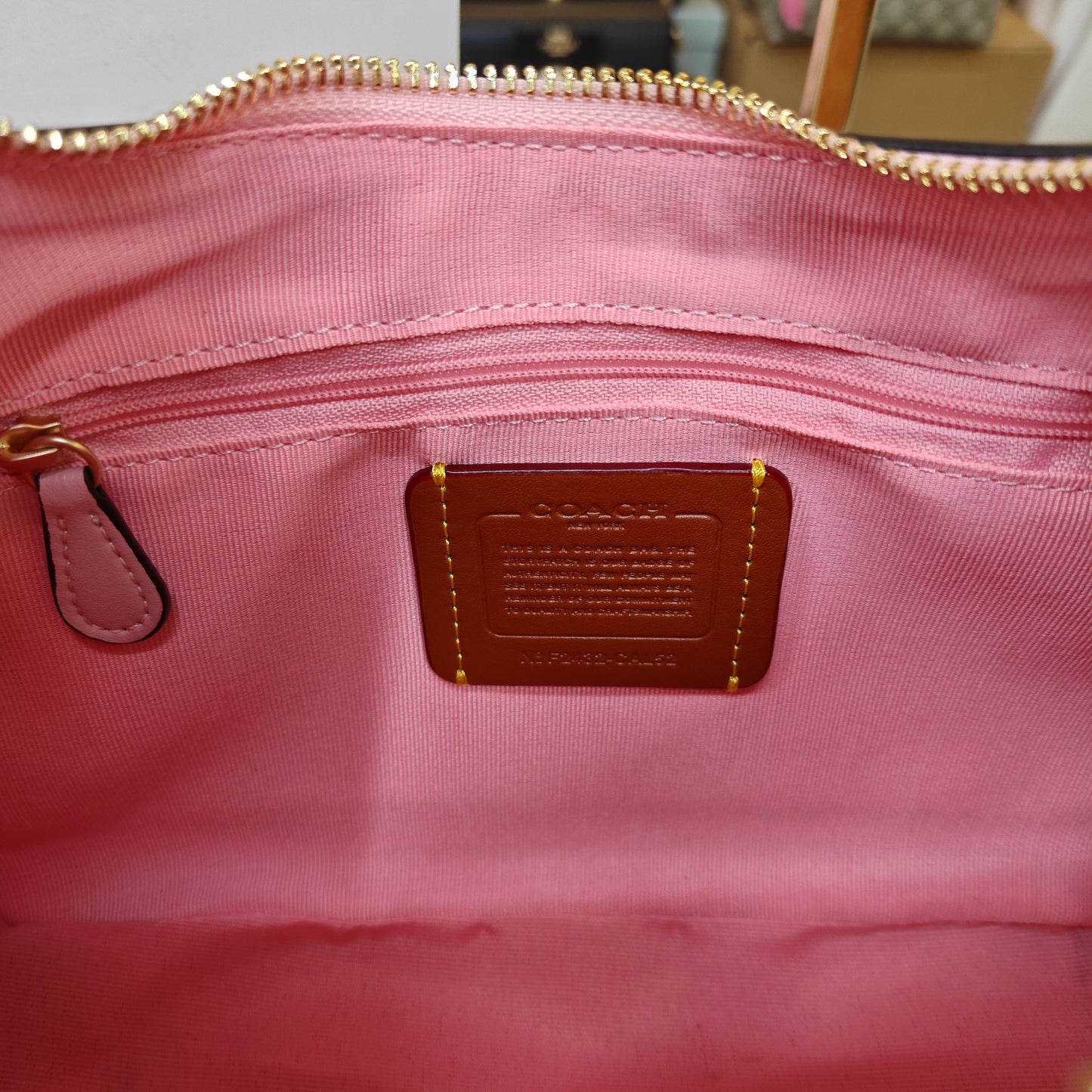 CH Teri Hobo (Ultra Premium)