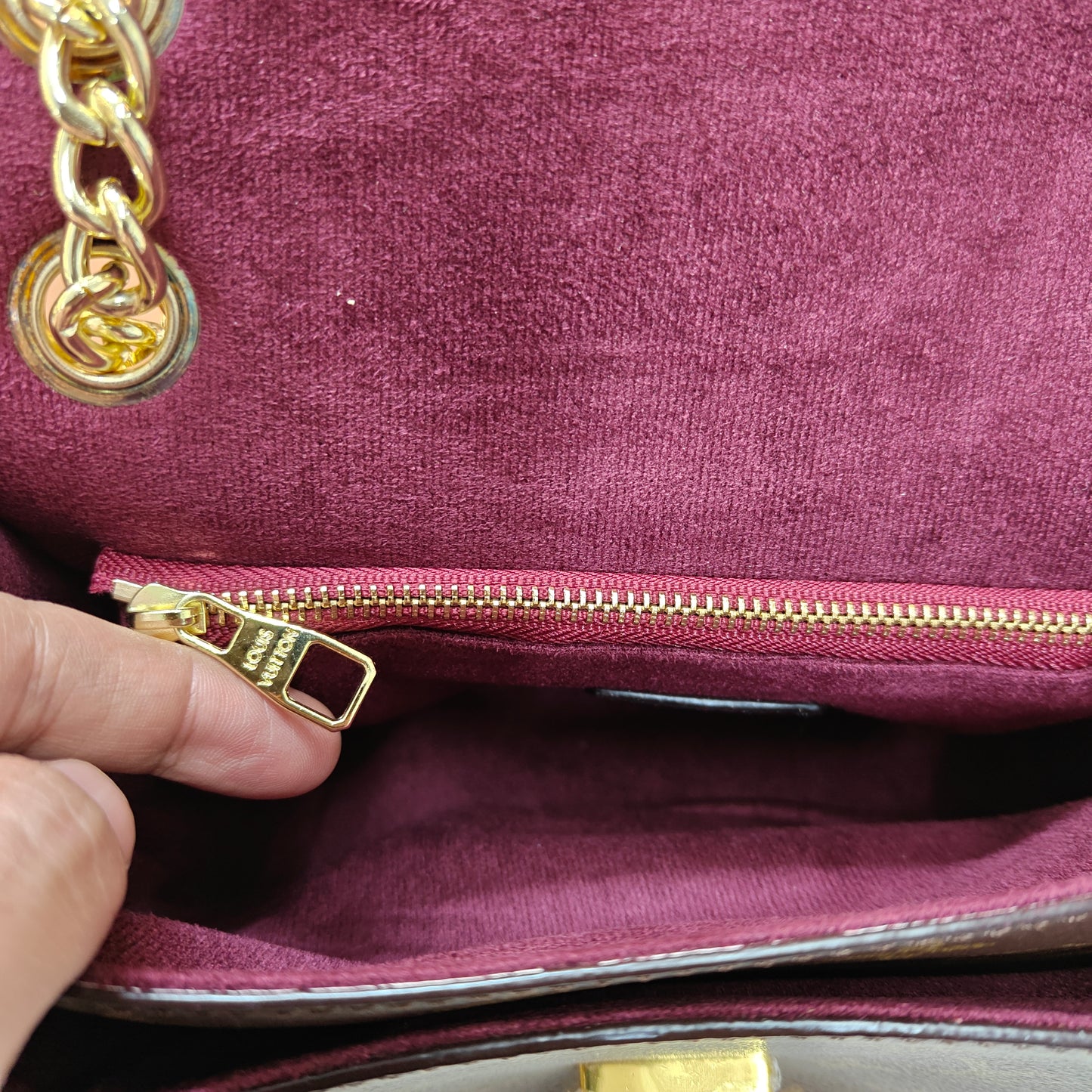 LV Passy - Signature Colour