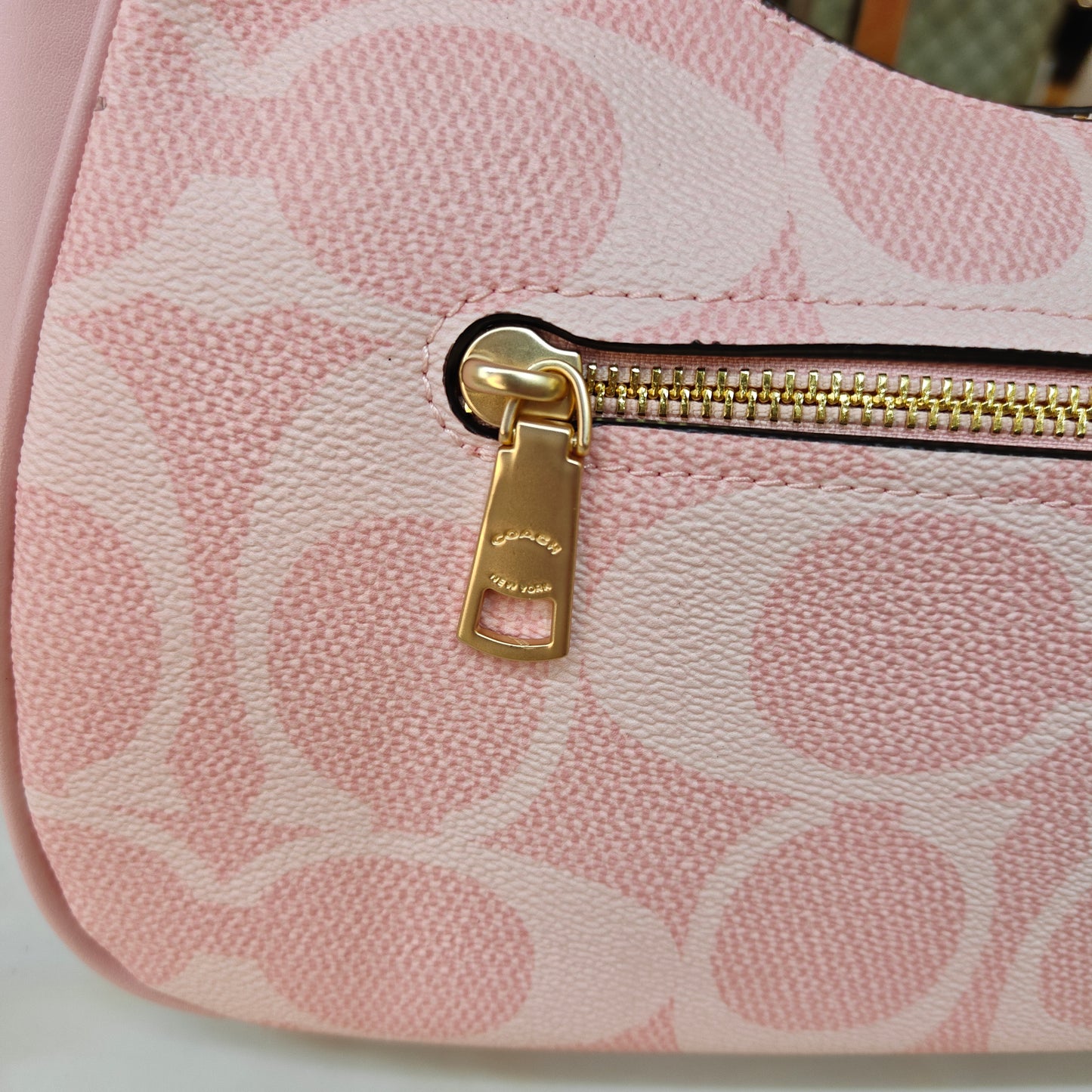 CH Teri Hobo (Ultra Premium)