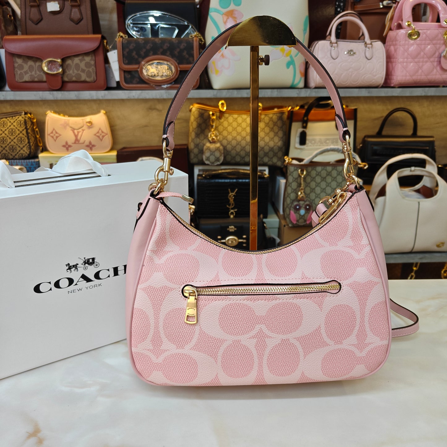 CH Teri Hobo (Ultra Premium)