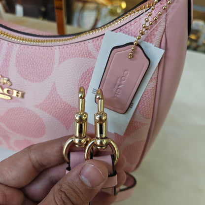 CH Teri Hobo (Ultra Premium)