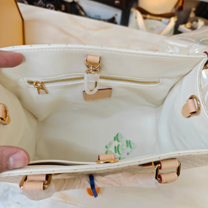 LV On The Go! - Medium Size (Ultra Premium)