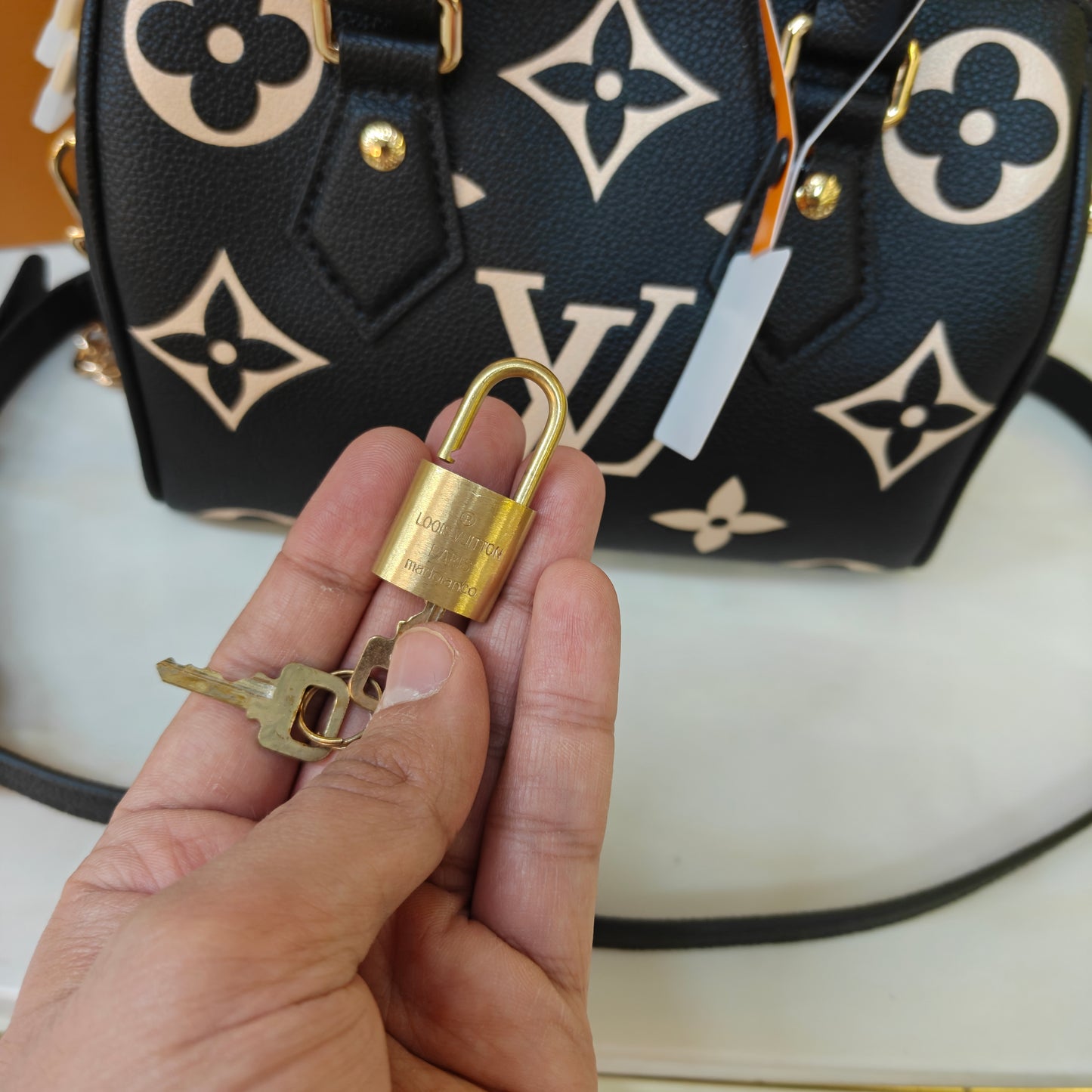 LV Speedy Bandoulière - Black Cream (Ultra Premium)