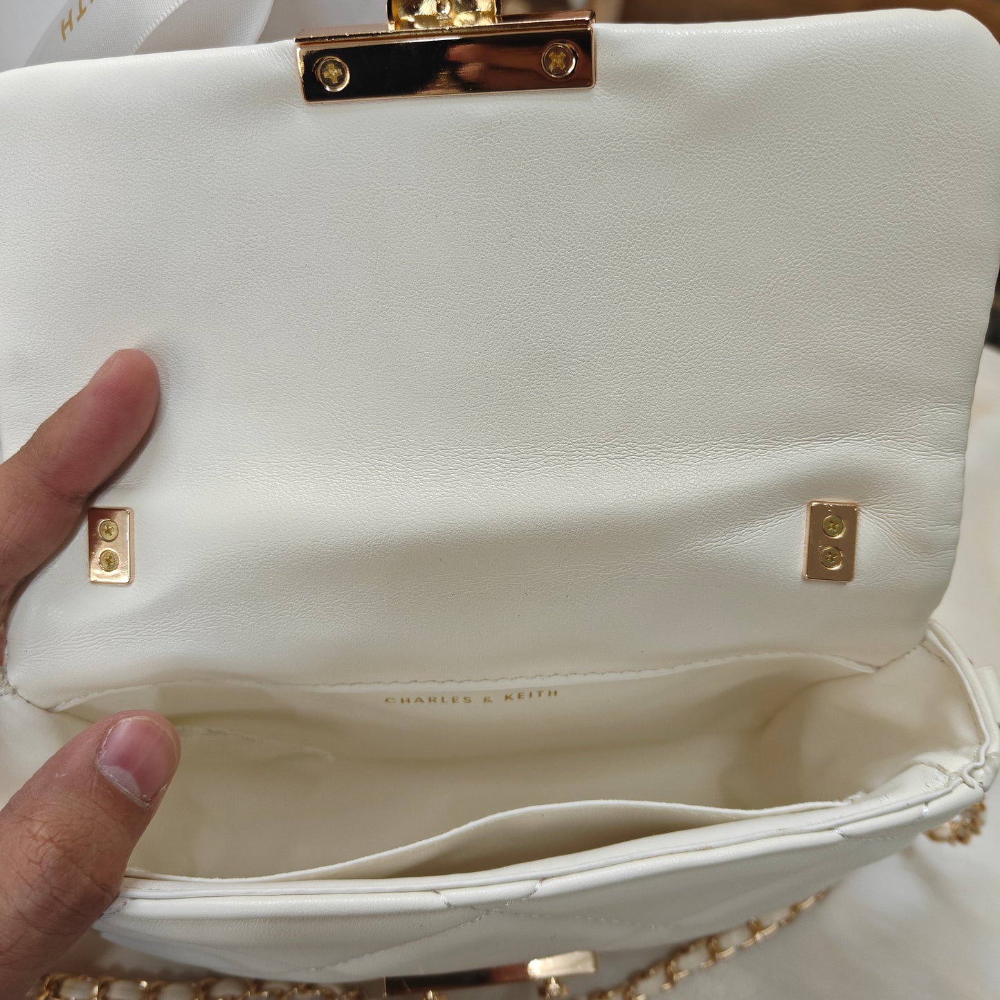 C&K16 - Sling/Shoulder - White (With Box)