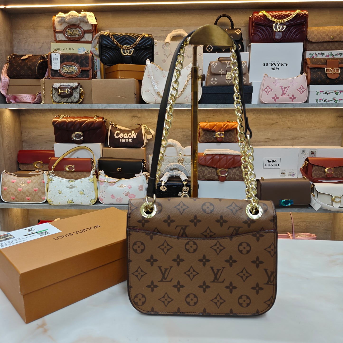 LV Passy - Signature Colour