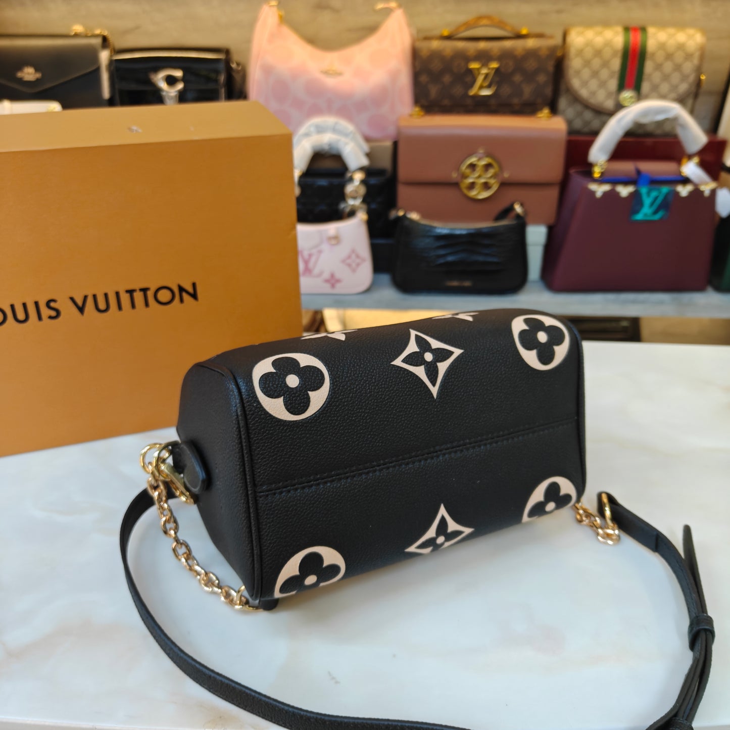 LV Speedy Bandoulière - Black Cream (Ultra Premium)