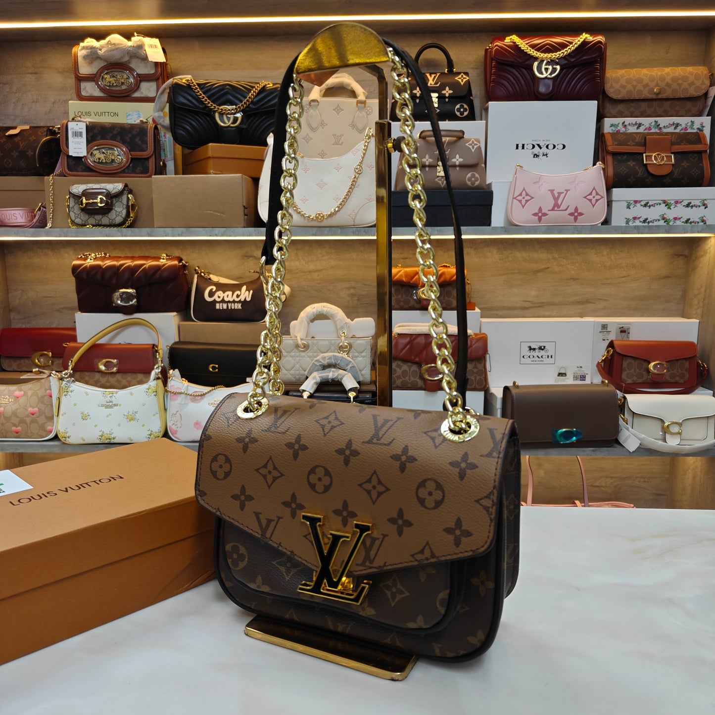 LV Passy - Signature Colour