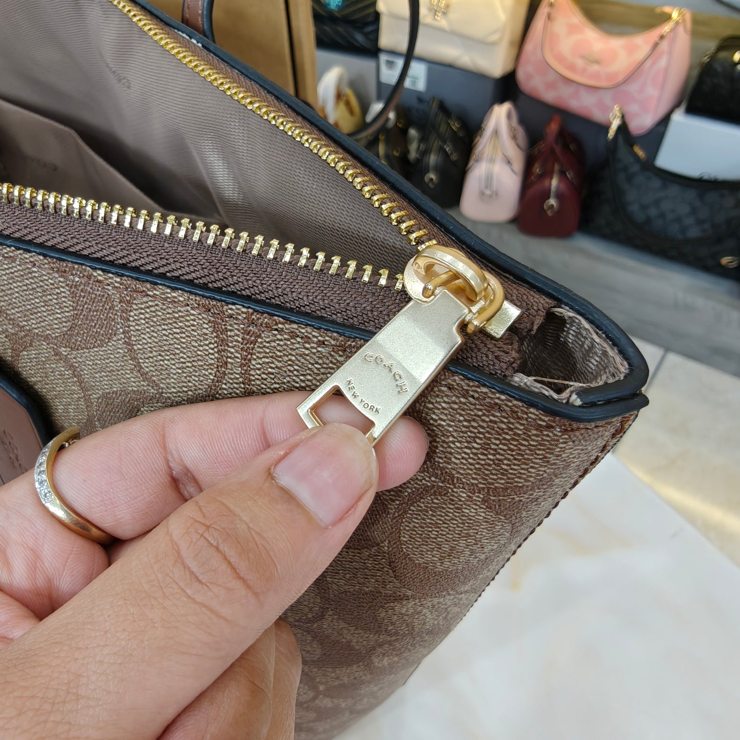 CH - Gallery Medium tote - Apricot