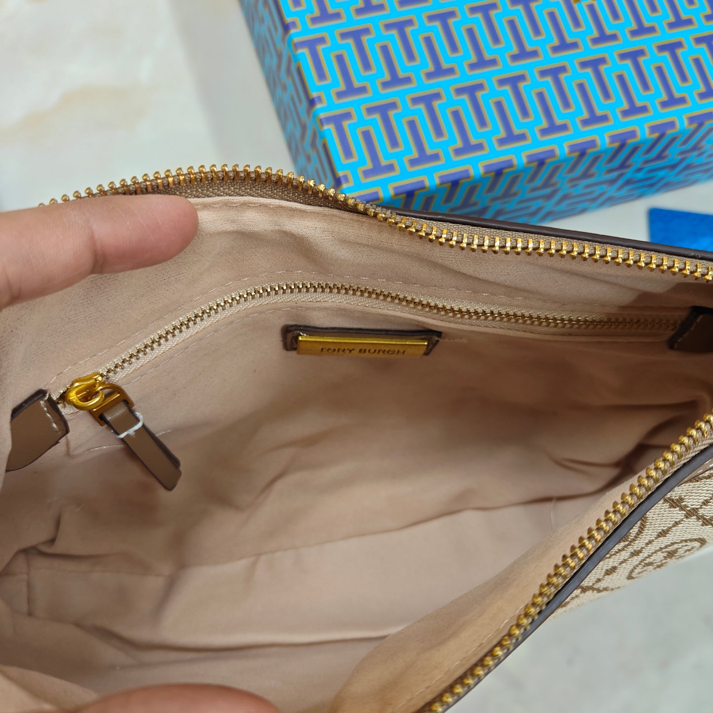 TB22 - Minimalist Jacquard Shoulder Bag in Italian Leather