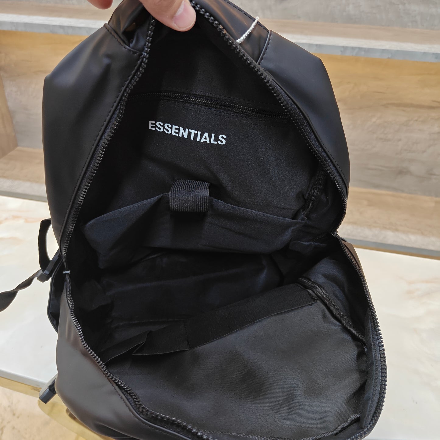 Essentials23 Bagpack (Solid Black)