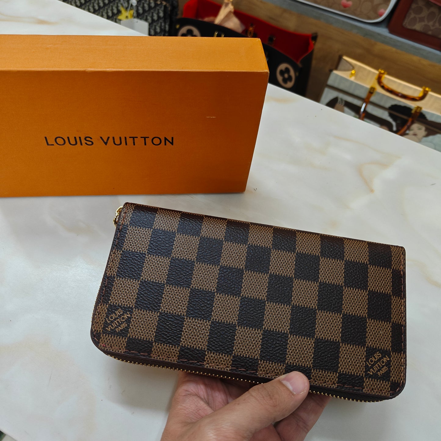 LV Long Wallet - Chekered Design