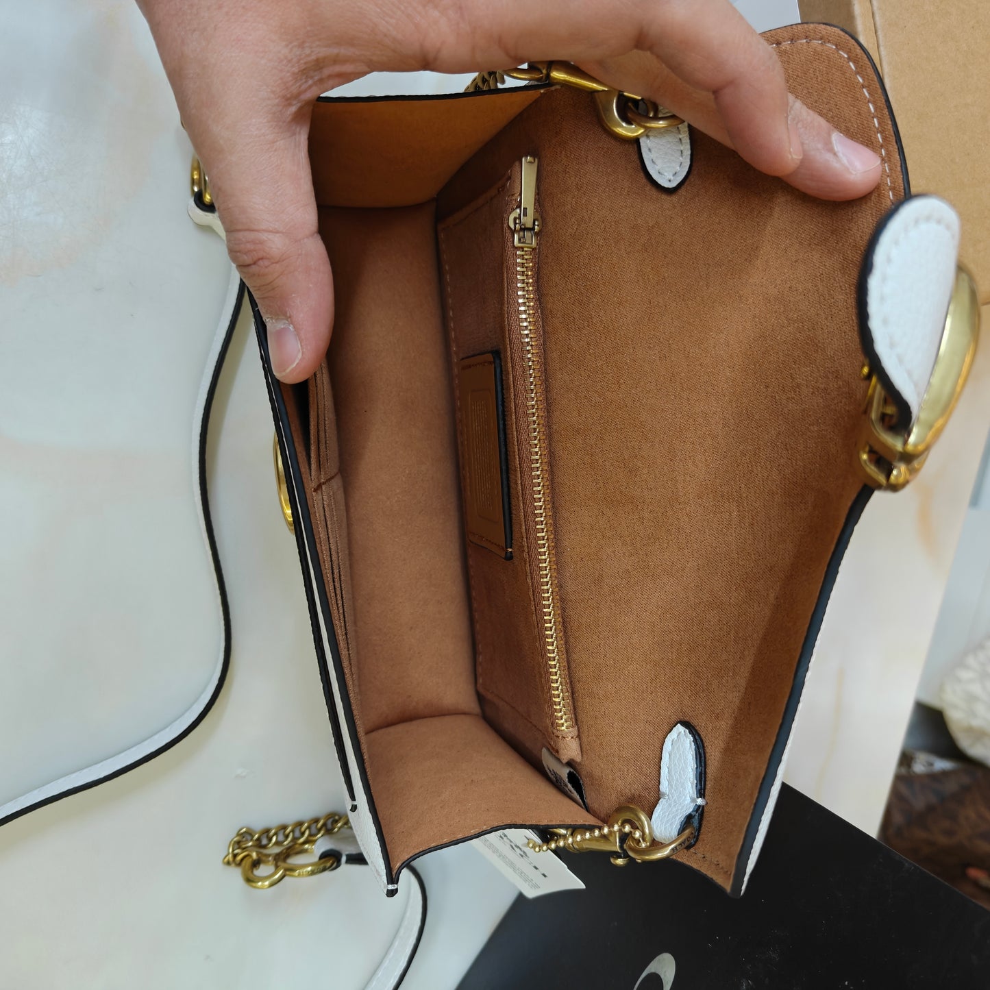 CH Tabby 20 - White (Ultra Premium)